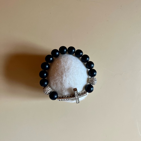 Black bead bracelet with crystal cross - Picture 2 of 5